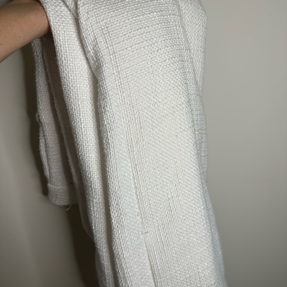 2 piece white set. Great for bridal type parties - Picture 7 of 7